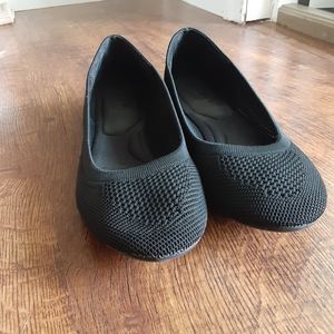 Simply Vera Wang Black Flats